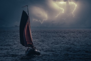 嵐と船